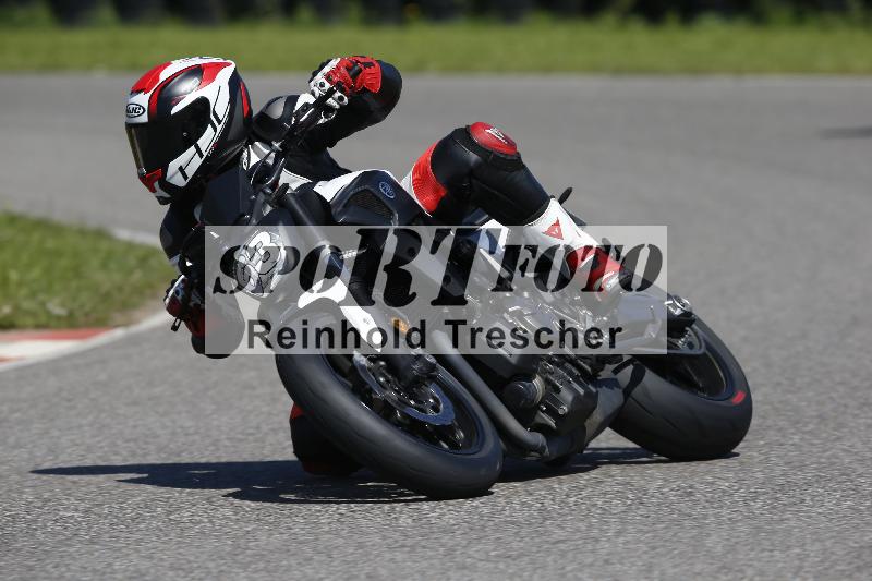 /Archiv-2024/29 12.06.2024 MOTO.CH Track Day ADR/Gruppe gelb/63